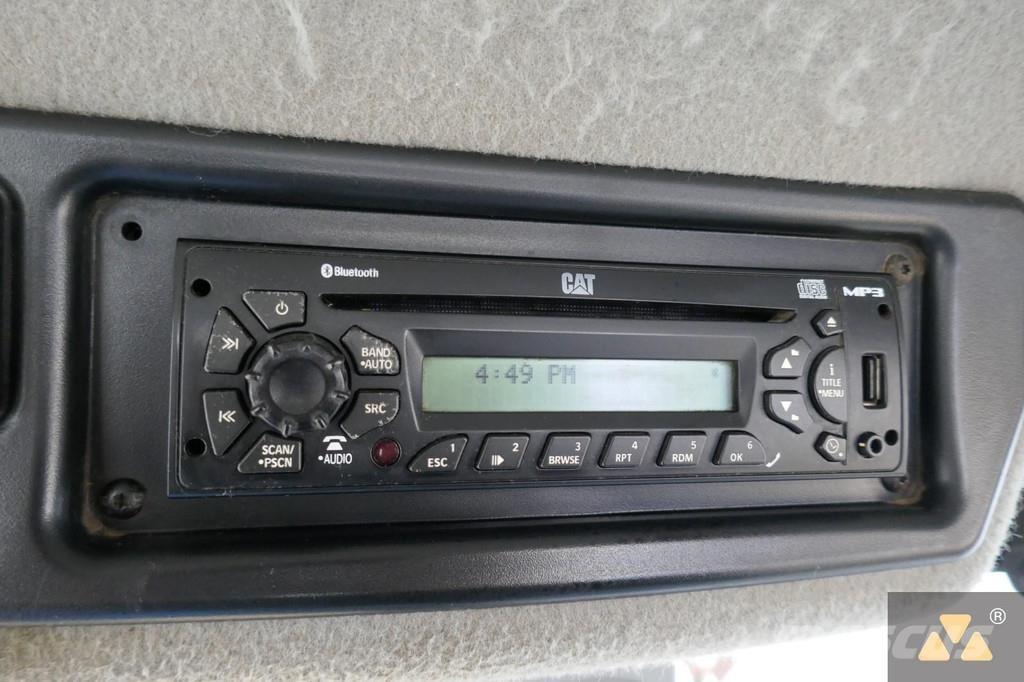 CAT 966K لوادر بعجل