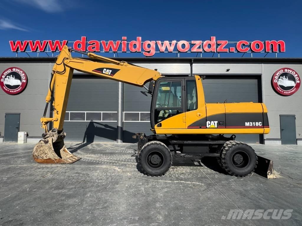 CAT M 318 C حفارات بعجل