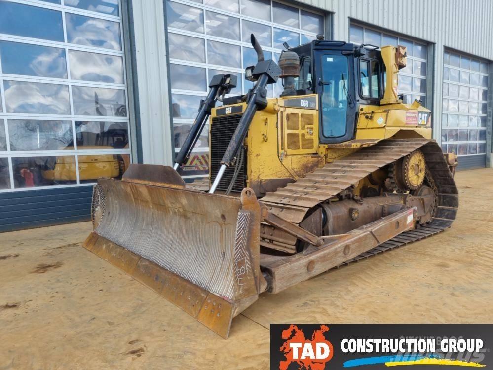 CAT D 6 R بلدوزرات مجنزرة