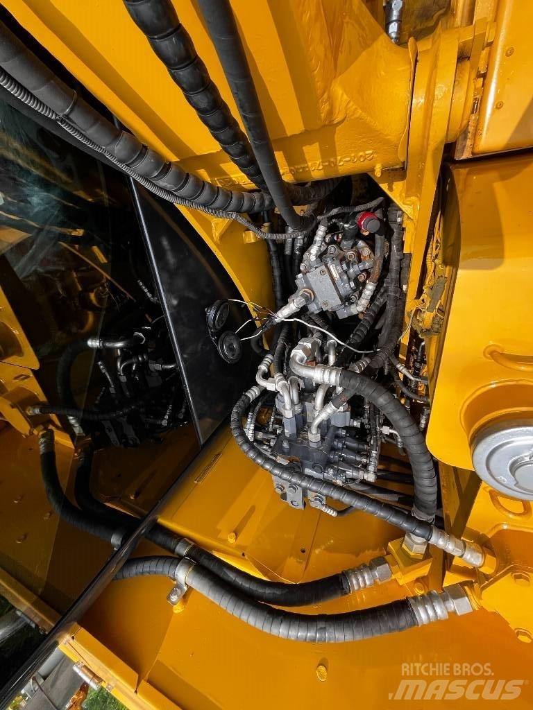 Komatsu PC 70-8 حفارات زحافة