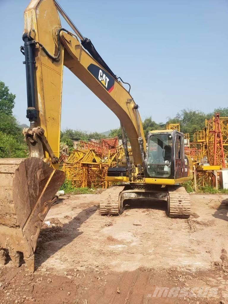 CAT 320 D حفارات زحافة