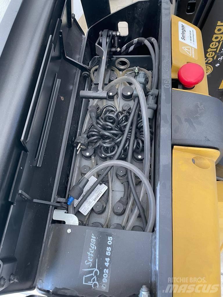 Yale MP 18 AC معدات الرفع منخفض المستوى