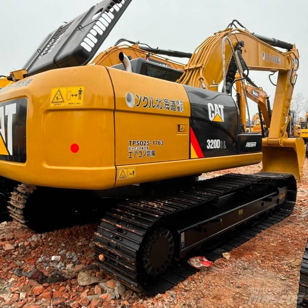 CAT 320 D حفارات زحافة