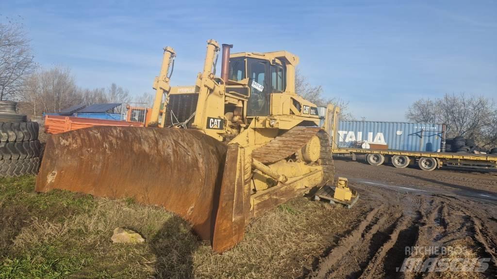 CAT D 8 L بلدوزرات مجنزرة