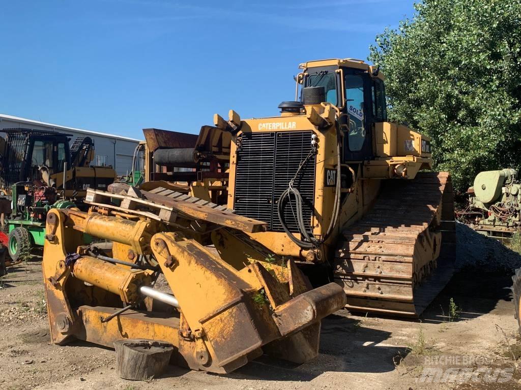 CAT D 8 L بلدوزرات مجنزرة