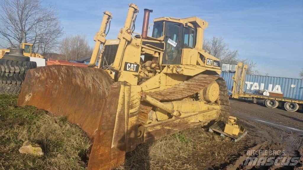 CAT D 8 L بلدوزرات مجنزرة