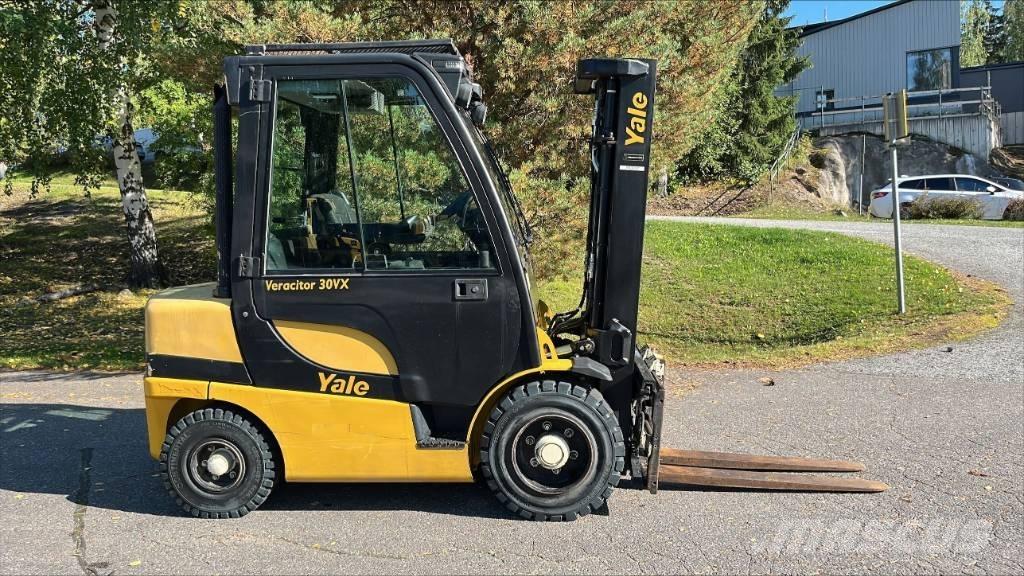 Yale GDP 30 VX شاحنات الديزل