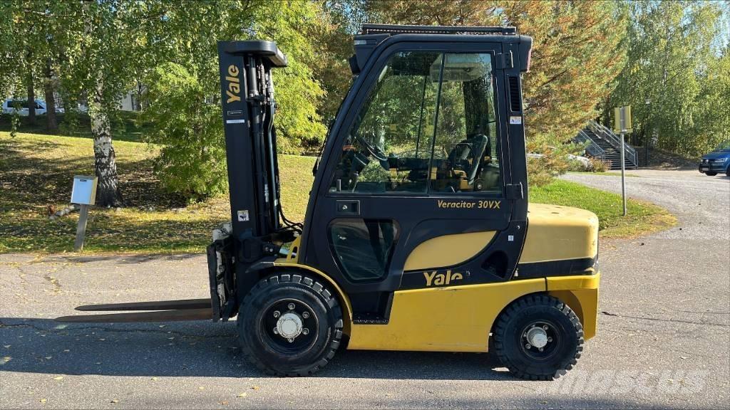 Yale GDP 30 VX شاحنات الديزل