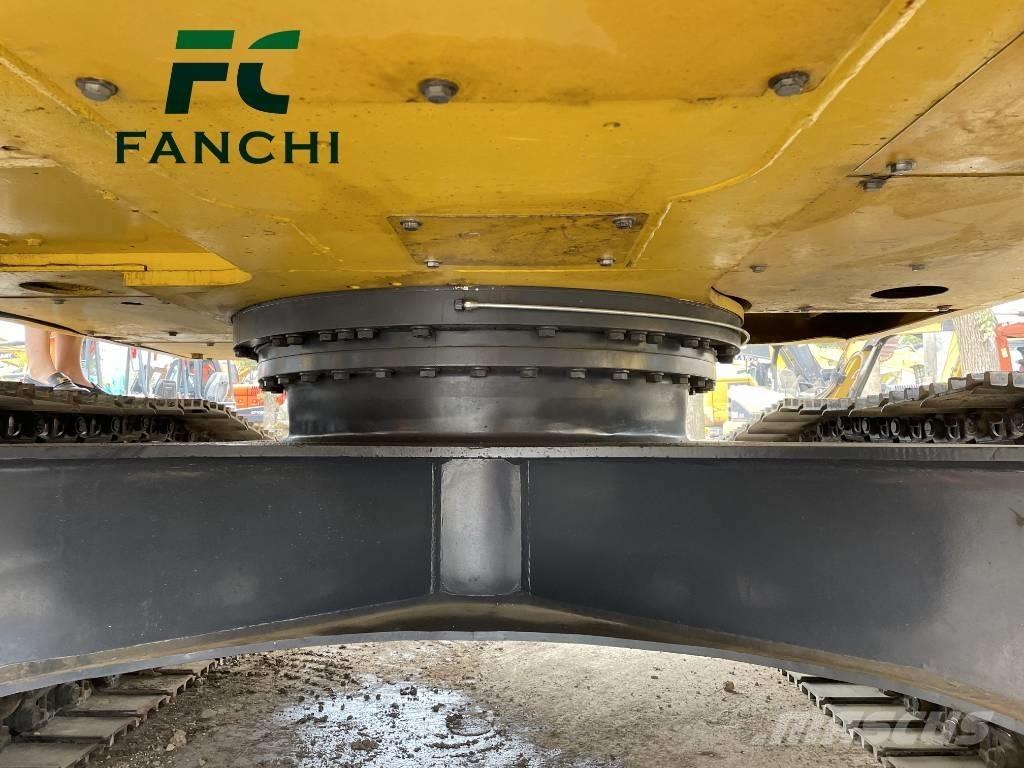 Komatsu PC 240 LC حفارات زحافة