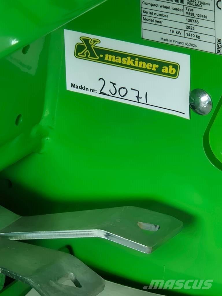 Avant 528 لوادر متعددة الأغراض