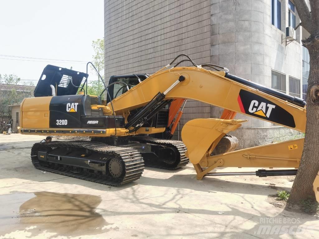 CAT 320 D حفارات زحافة