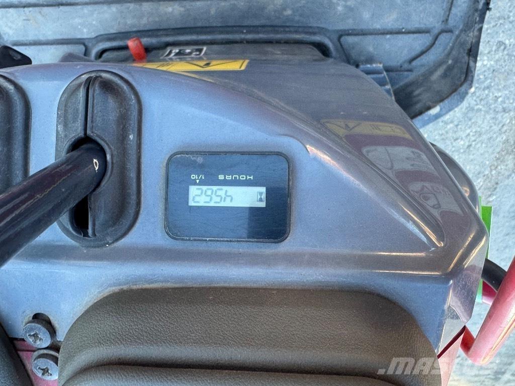 Yanmar SV08 (1E935) حفارات صغيرة أقل من 7 طن (حفارات صغيرة)