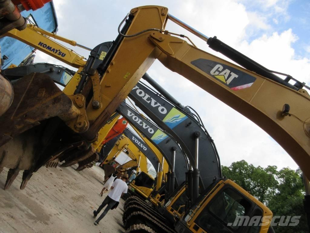 CAT 340 D L حفارات زحافة