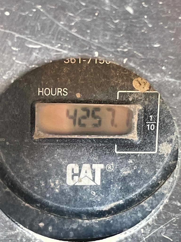 CAT 304 E CR حفارات زحافة