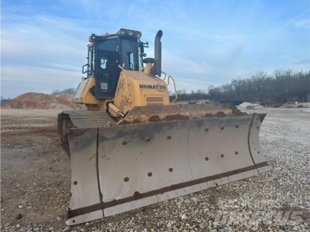 Komatsu D 61 PX-24 بلدوزرات مجنزرة