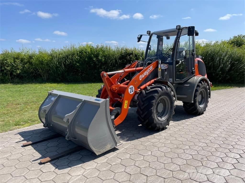 Atlas AR400 لوادر بعجل