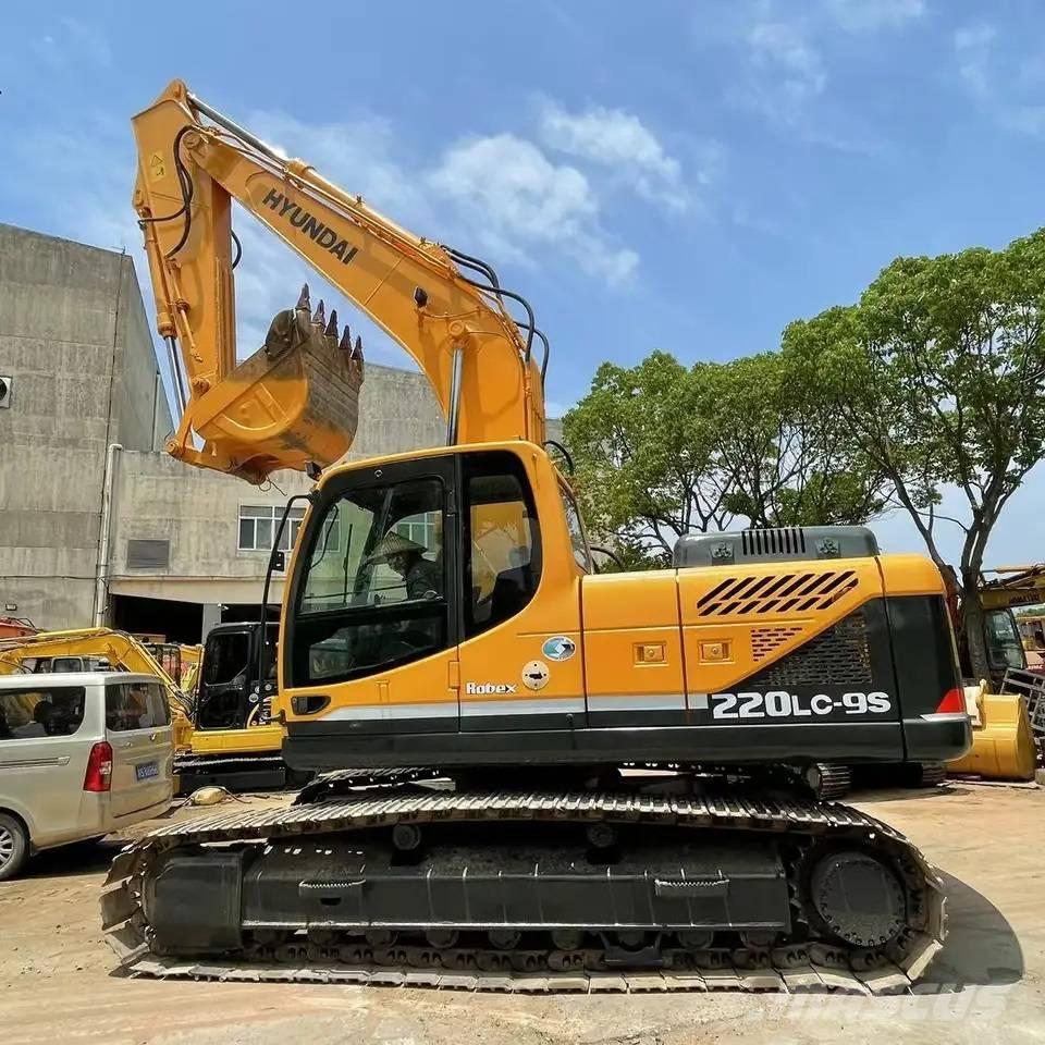 Hyundai R220LC-9S حفارات زحافة