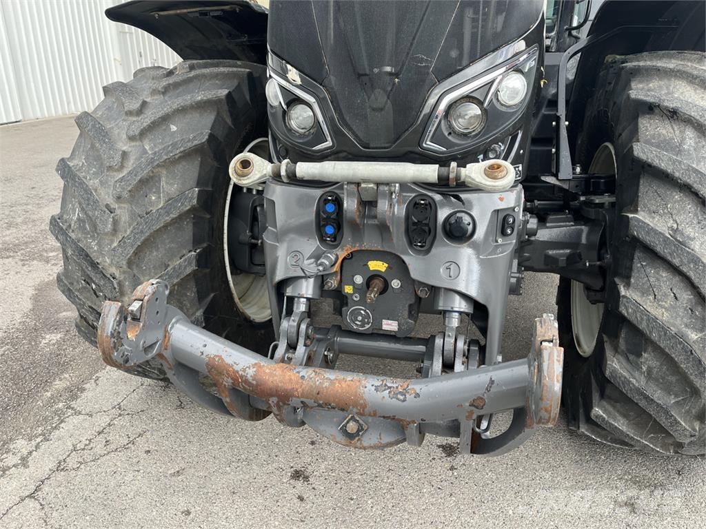 Valtra S374 الجرارات