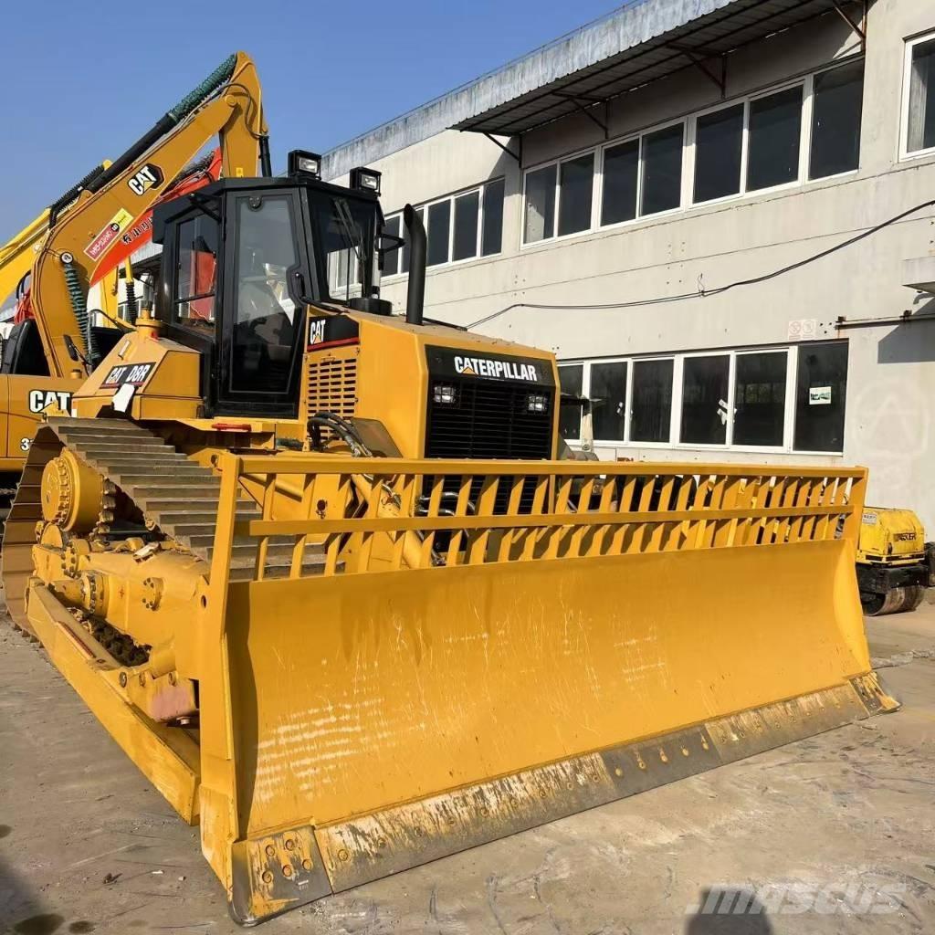 CAT D 8 R بلدوزرات مجنزرة