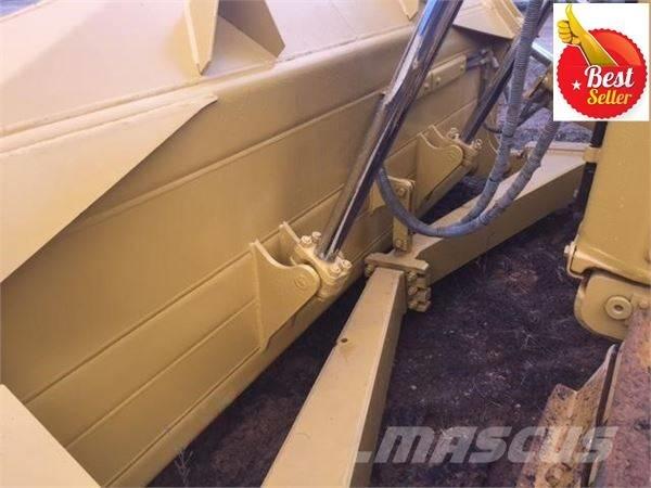 CAT D 6 R بلدوزرات مجنزرة