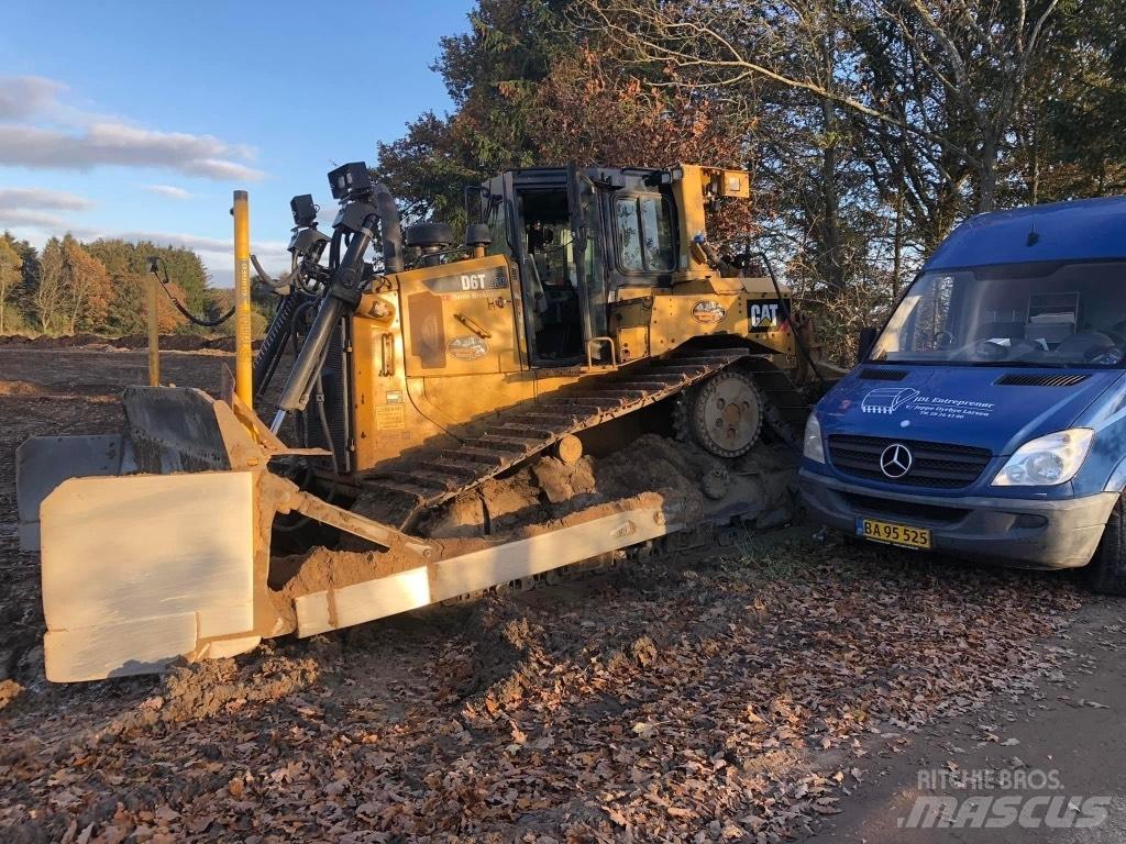 CAT D 6 T LGP بلدوزرات مجنزرة