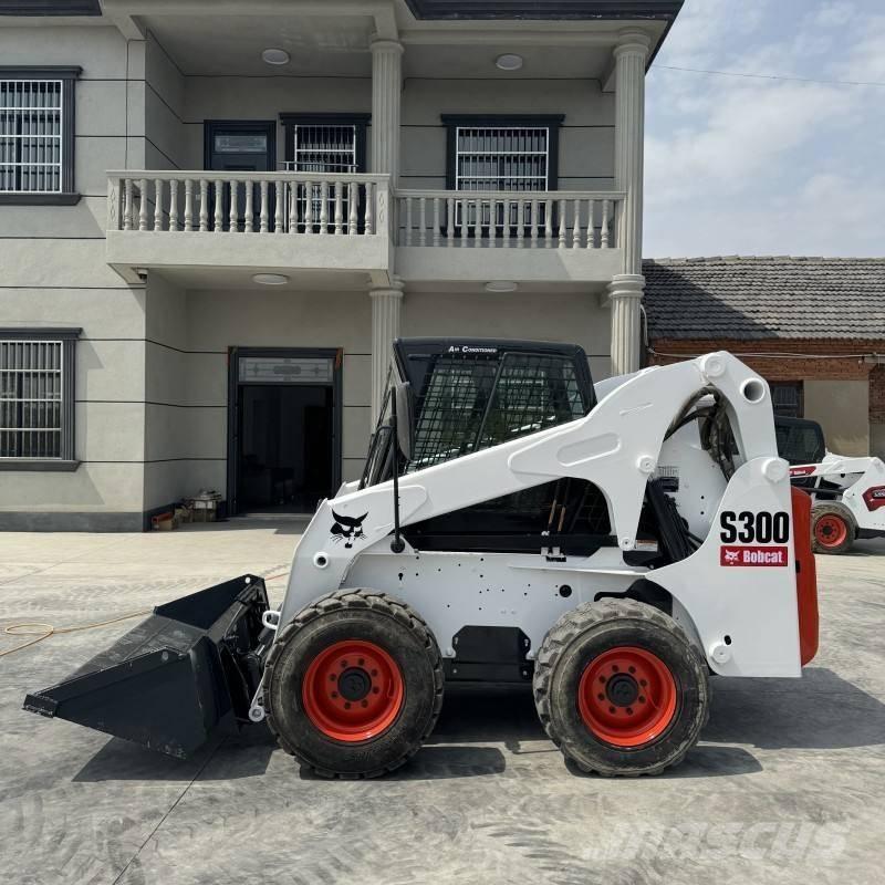 Bobcat S 300 لوادر انزلاقية التوجيه