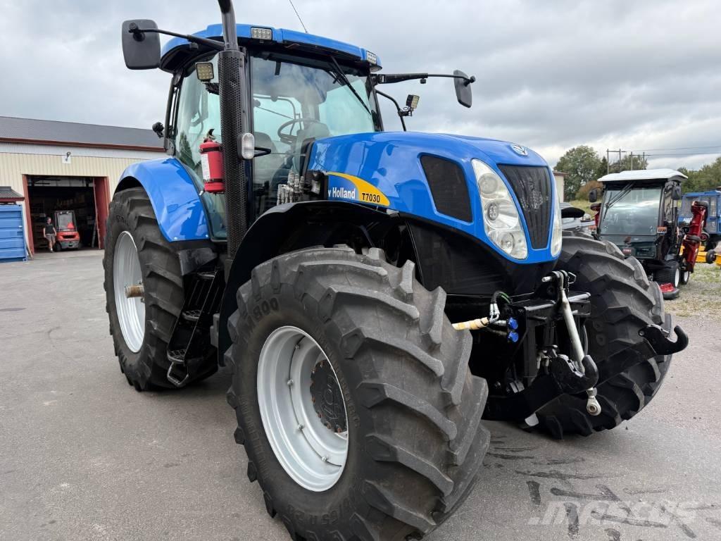 New Holland T7030 الجرارات