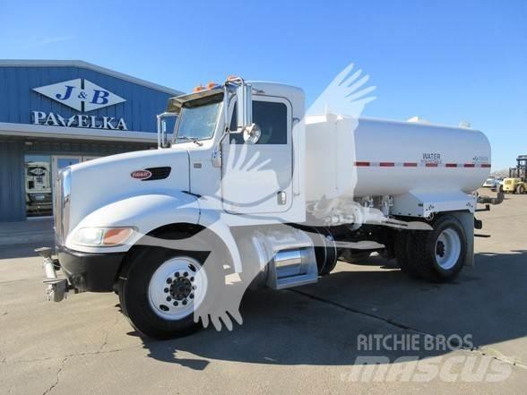 Peterbilt 337 شاحنات ذات صهاريج