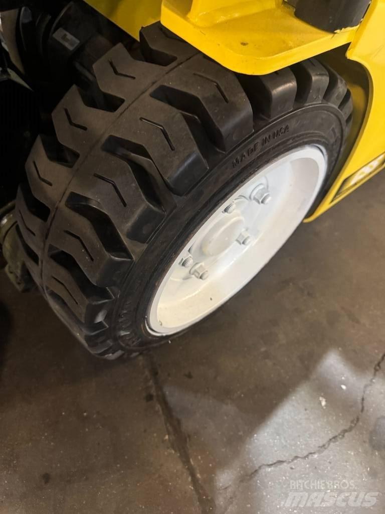 Yale ERP 040 VT شاحنات ذات رافعات شوكية تعمل بالكهرباء