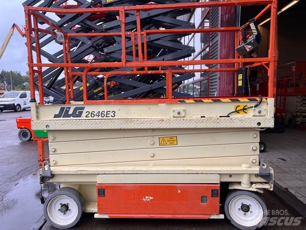 JLG 2646 E 3 رافعات مقصية الشكل