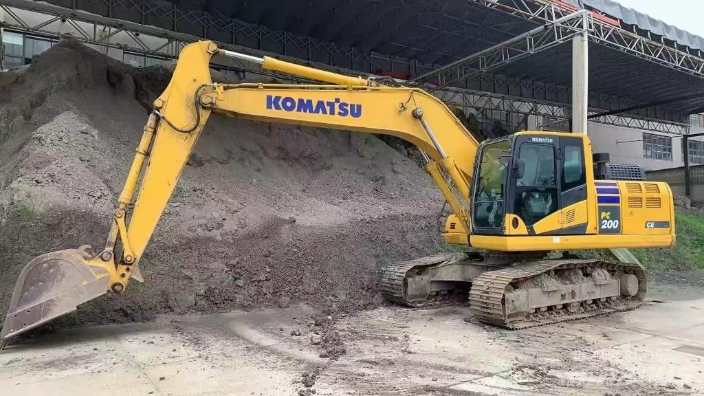 Komatsu PC 200-11 حفارات زحافة