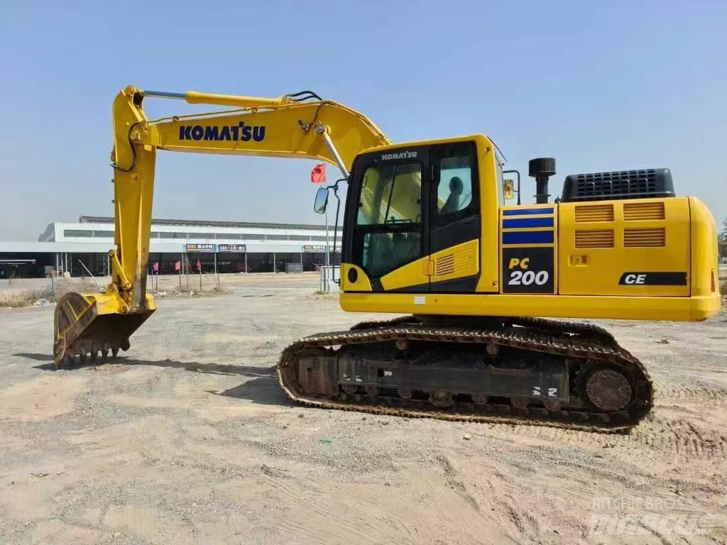 Komatsu PC 200-11 حفارات زحافة