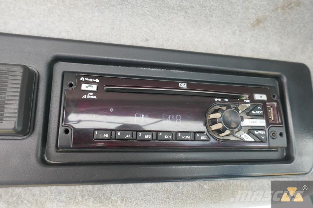 CAT 980M لوادر بعجل