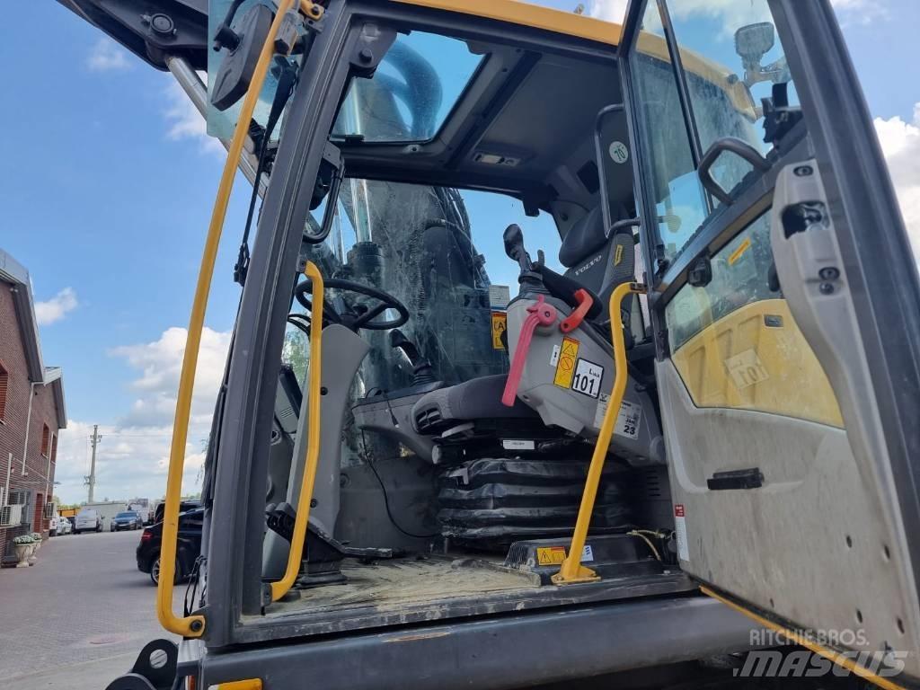 Volvo EW 140 D حفارات بعجل