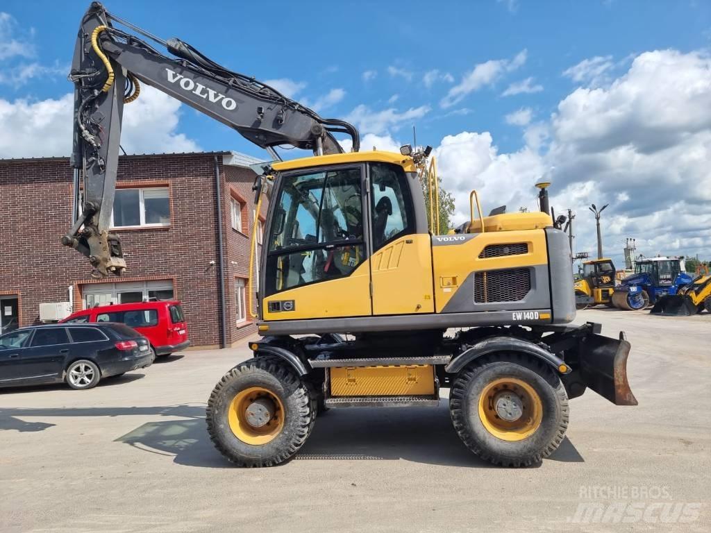 Volvo EW 140 D حفارات بعجل
