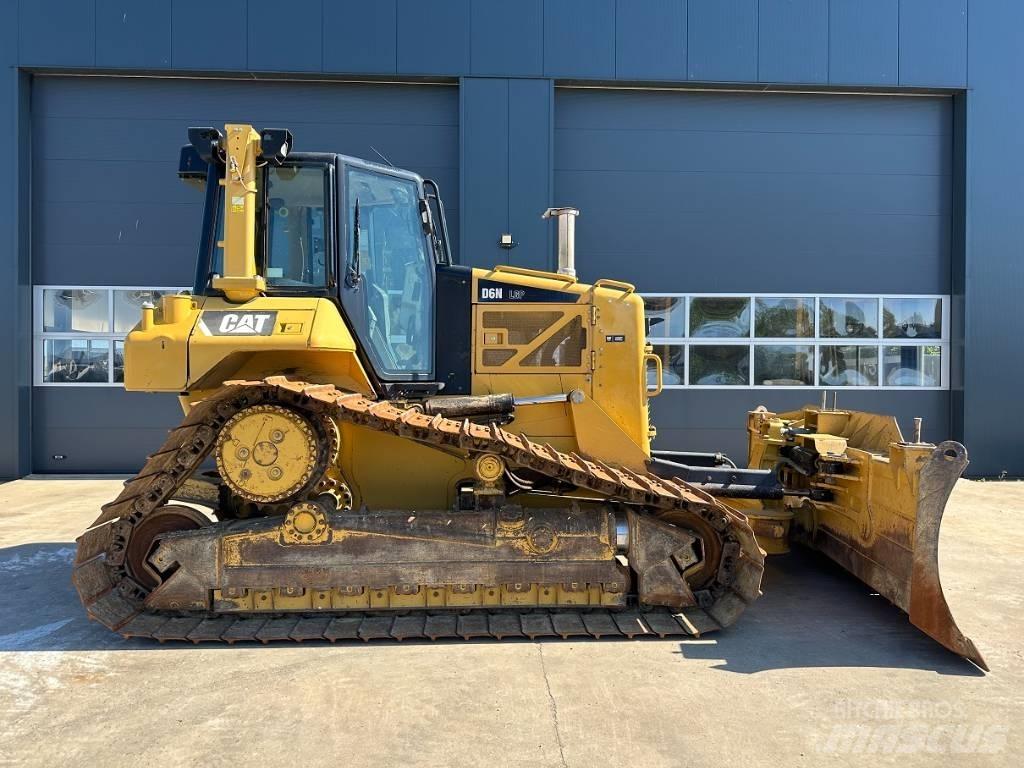 CAT D 6 N LGP بلدوزرات مجنزرة