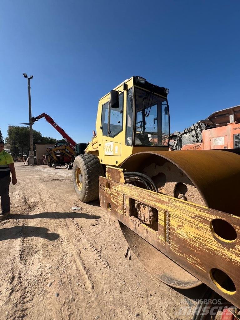 Bomag BW 211 D-3 مداحل أحادية الأسطوانة