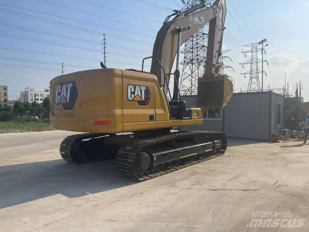 CAT 330 حفارات زحافة