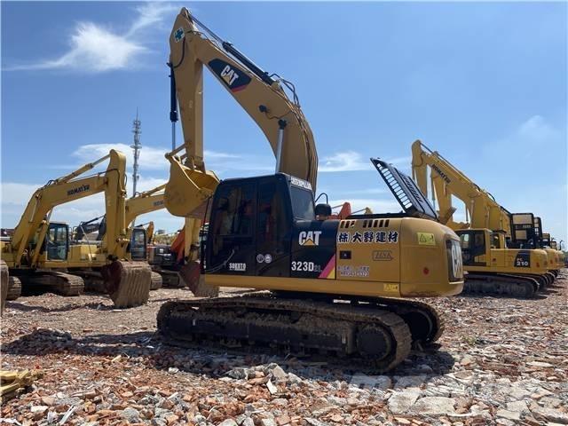 CAT 323D2L حفارات زحافة