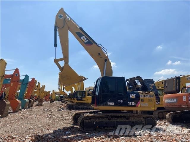 CAT 323D2L حفارات زحافة