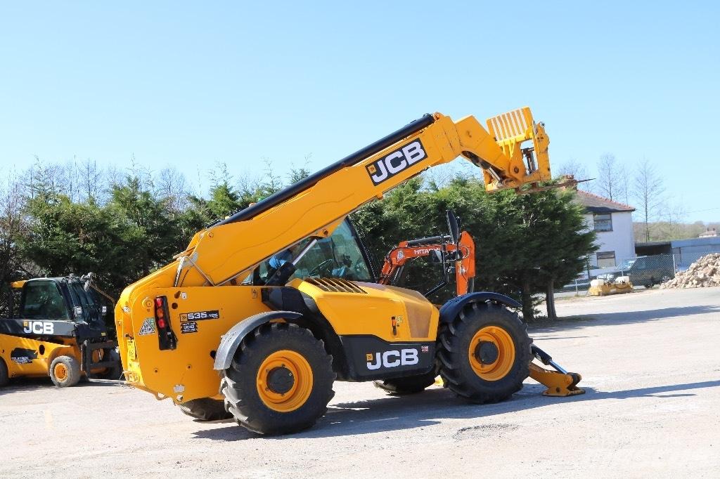 JCB 535-125 مناولات متداخلة