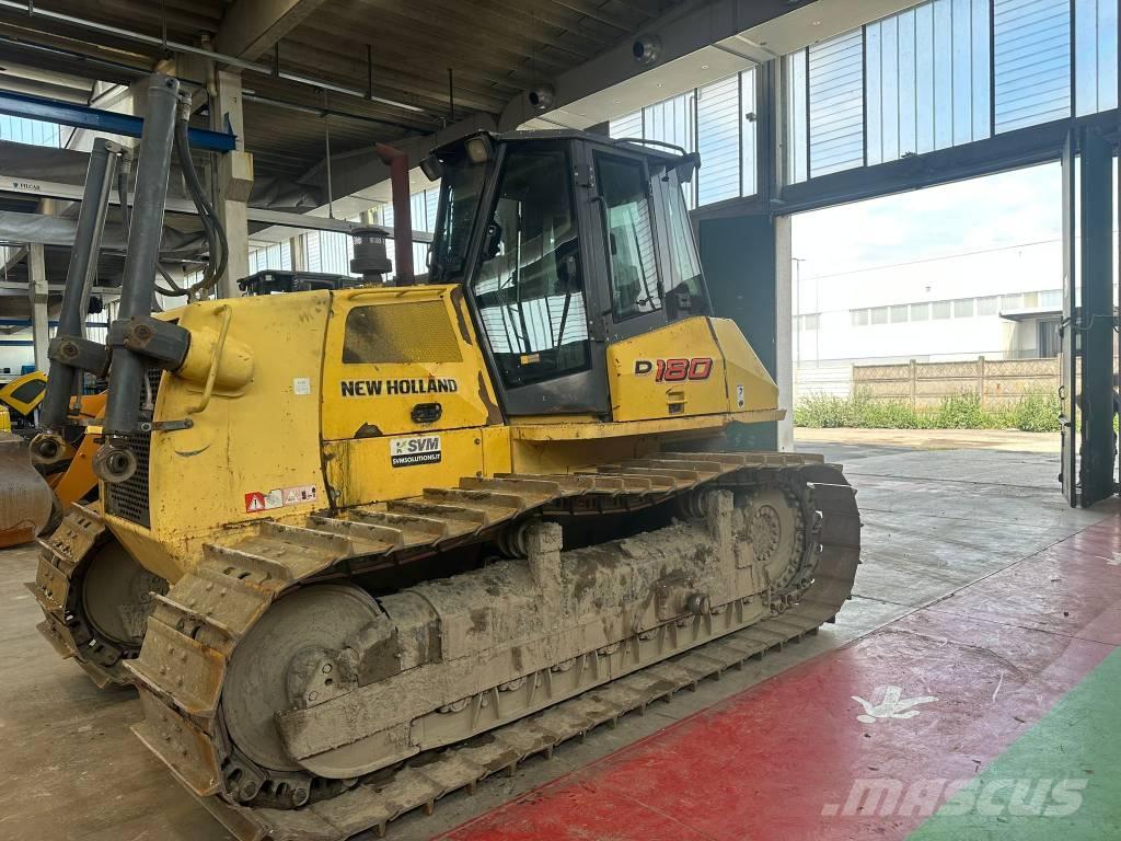 New Holland D 180 بلدوزرات مجنزرة