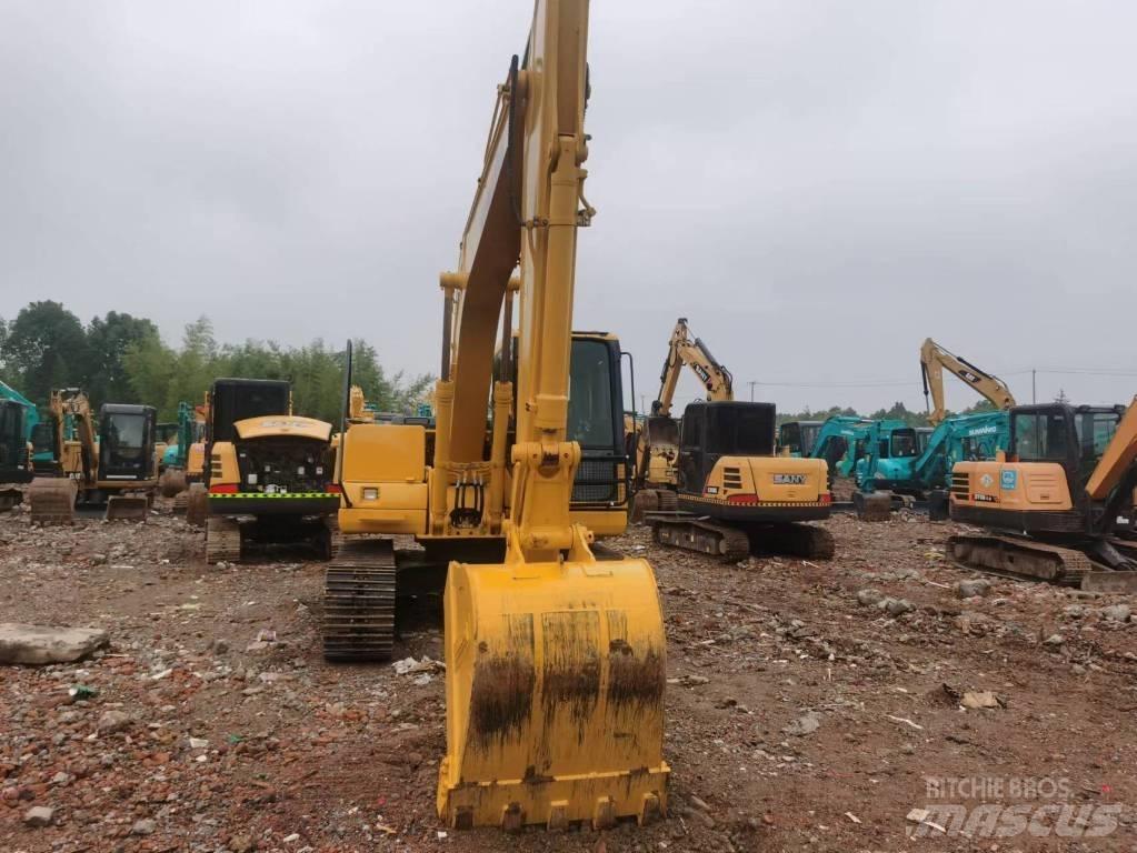 Komatsu PC 130 حفارات وسط 7 طن - 12 طن