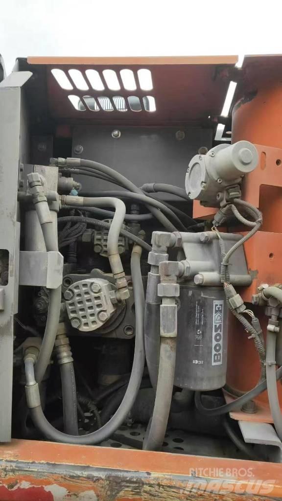 Hitachi ZX130W حفارات بعجل
