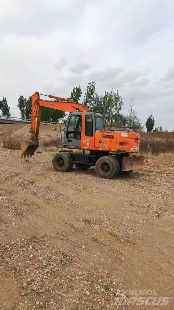 Hitachi ZX130W حفارات بعجل