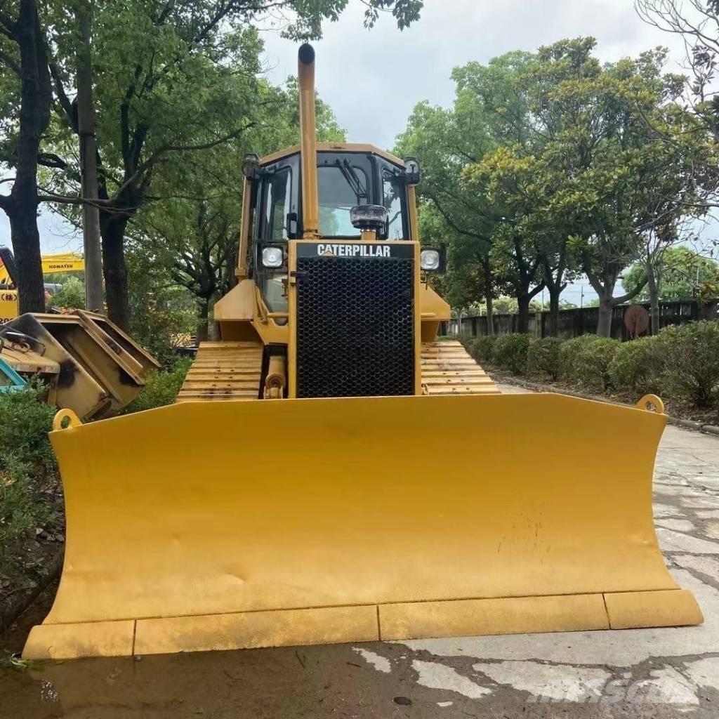 CAT D5M بلدوزرات مجنزرة