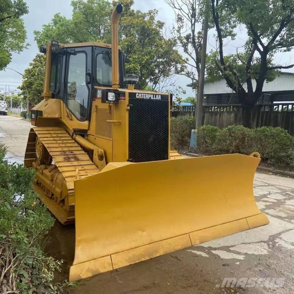 CAT D5M بلدوزرات مجنزرة