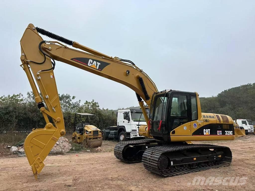 CAT 320 C حفارات زحافة