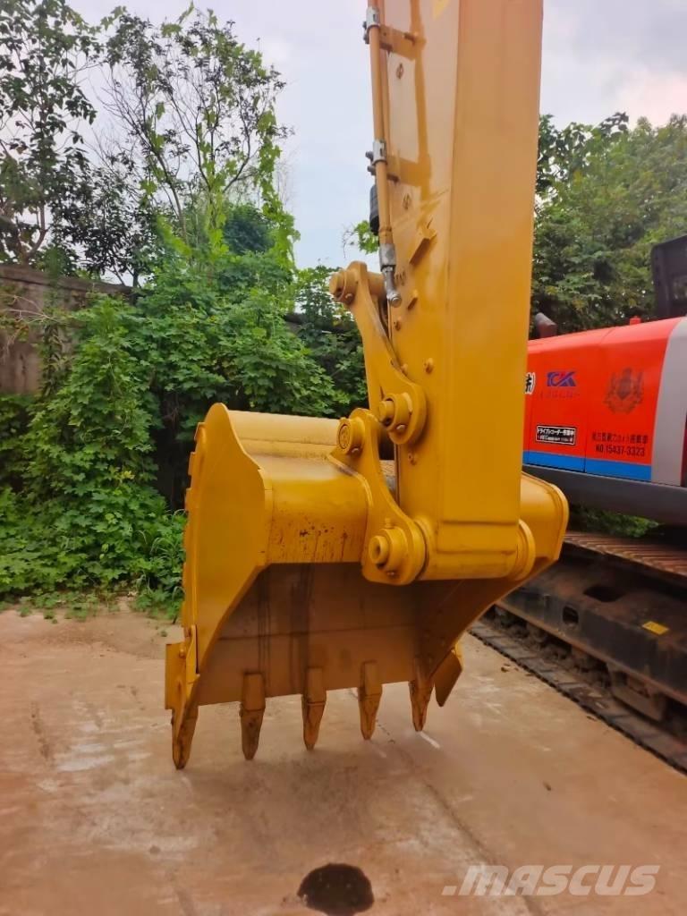 CAT 323 GC حفارات زحافة