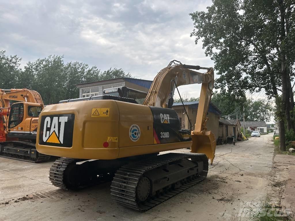 CAT 320D حفارات زحافة